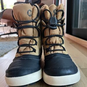 Merrill snow boots size 1 little kids